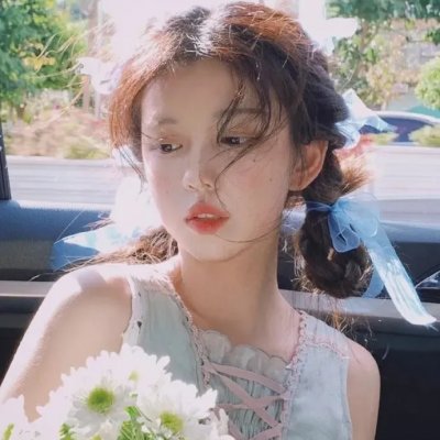 穿黄靴子的女孩